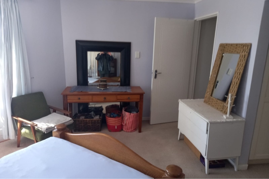 To Let 5 Bedroom Property for Rent in Paradise Beach Western Cape